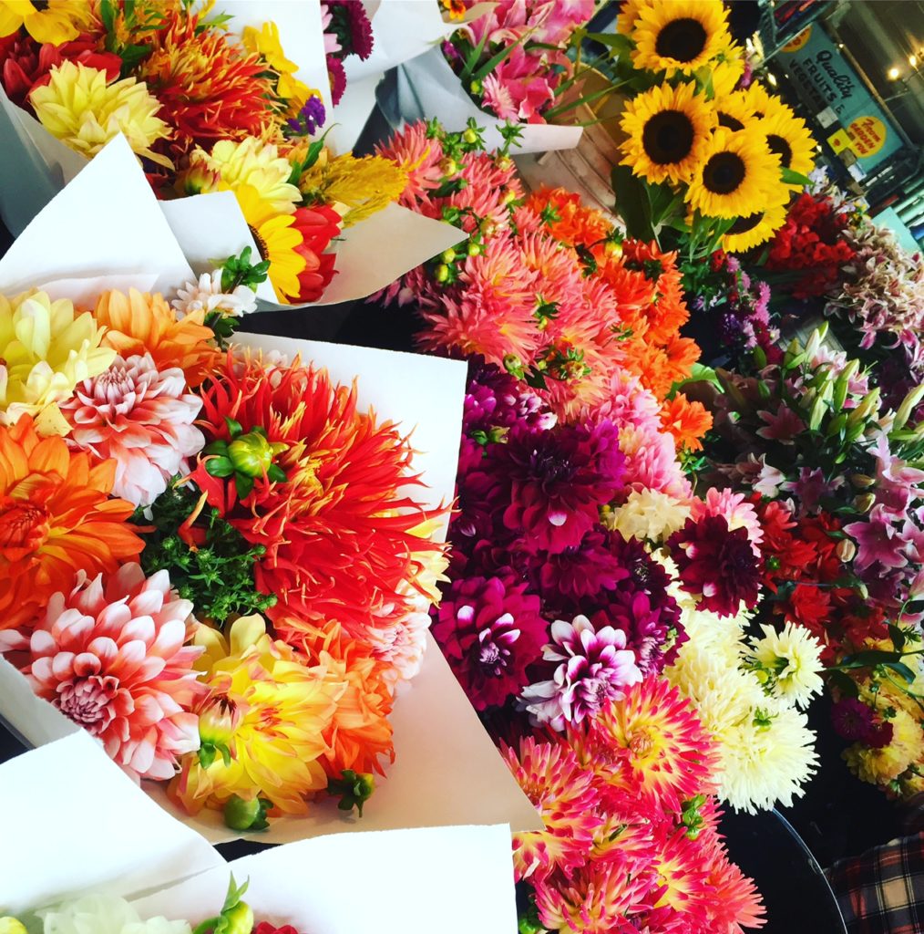 FLOWERS - SEATTLE CITY GUIDE - PIKE PLACE MARKET